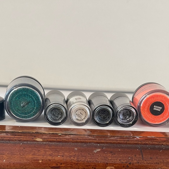 Mac Cosmetics - 8 items - Picture 2 of 6